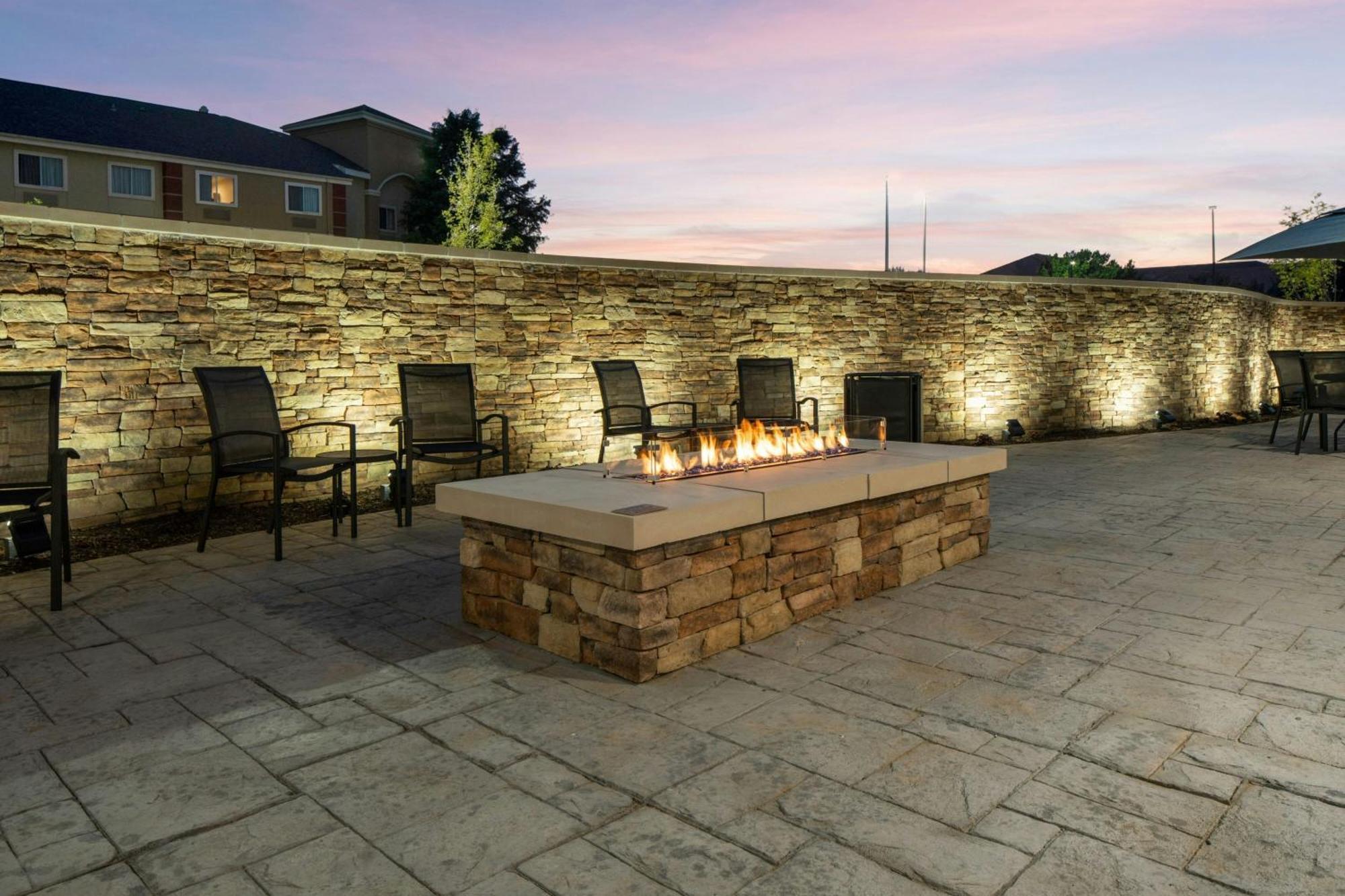 Fairfield By Marriott & Dallas Dfw Airport North, 3*
